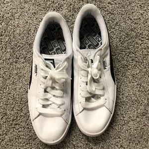 White and Back puma basket sneaker/shoes.